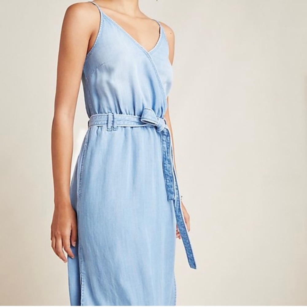 Cloth & Stone SURPLICE CHAMBRAY DRESS